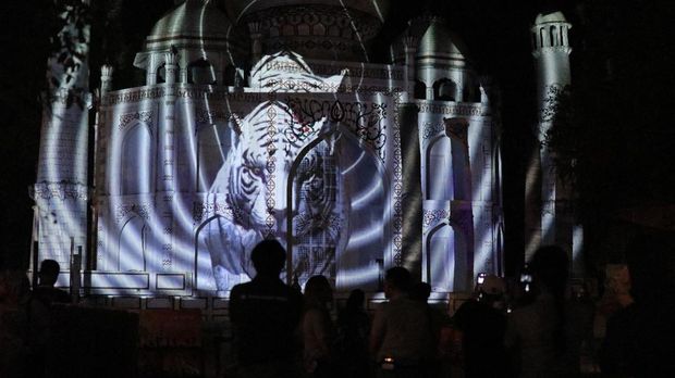 Luminous Journey di Taman Safari Bogor yang dibuka pada momen libur Natal dan Tahun Baru 2023.