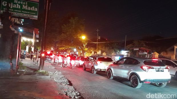 Kondisi macet di simpang 5 Banjarsari, Minggu (24/12/2023), 19.45 WIB.