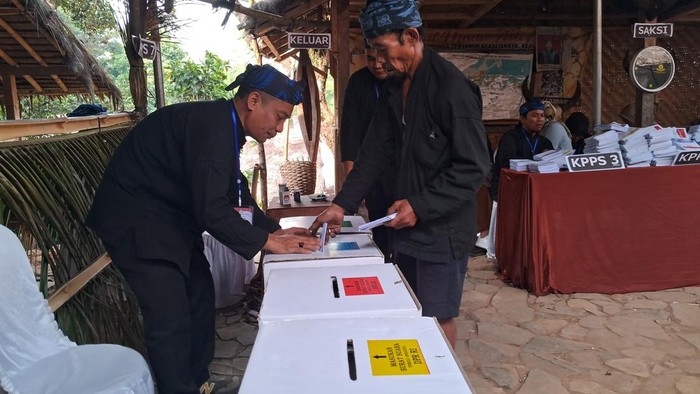 Masyarakat adat Baduy di Lebak, Banten, ikut simulasi pemungutan suara Pemilu 2024. (Foto: dok. Istimewa)