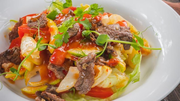 Menikmati Steak yang Kaya dengan Bumbu Rempah