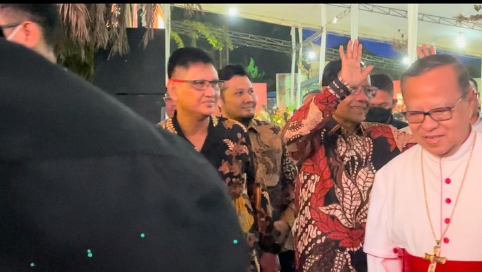 Menko Polhukam kunjungi Katedral Jakarta.