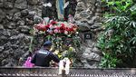 Momen Polisi Sterilisasi Gereja Katedral Jakarta