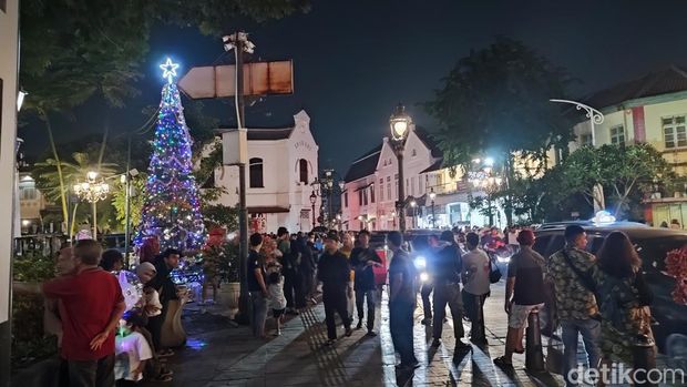 Suasana misa Natal di Gereja Blenduk, Semarang, Minggu (24/12/2023).