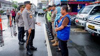 Ada 9 personel yang di setiap gereja untuk melaksanakan pengamanan terpadu pada perayaan Natal di Sumatera Utara. Pengamanan perayaan Natal 2023 di wilayah Sumatera Utara yang dilaksanakan Polda Sumut dalam rangka Operasi Lilin Toba 2023 selama selama 14 hari. (Dok. Polda Sumut)