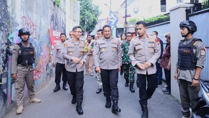 Pengamanan gereja di Mampang Prapatan, Jakarta Selatan
