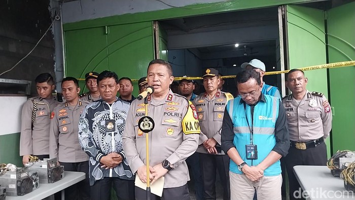 Polda Sumut membongkar 10 titik pencurian listrik untuk tambang bitcoin. (Finta Rahyuni/detikSumut)
