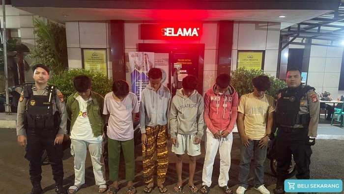polisi amankan sejumlah remaja saat hendak taruwan di Jakarta Selatan. Sajam disita (dok. istimewa)
