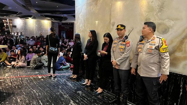 Polsek Setiabudi melakukan pengamanan di Misa Natal di Gereja Tiberias, Balai Sarbini, Semanggi