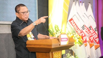 Potong Tumpeng di Gelaran HUT Hanura ke-17, Ini Pesan OSO ke Kader