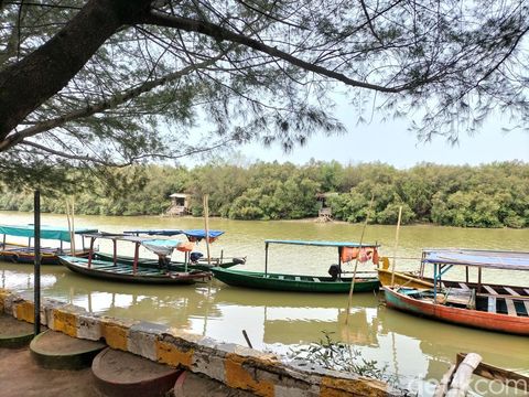 Potret pesisir Kota Surabaya