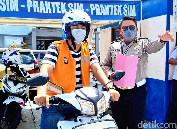 Praktek Ujian SIM Motor di Polrestabes Palembang