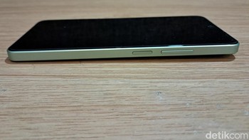 Realme turut menyematkan RAM 8 GB yang dapat ditambah hingga 8GB berkat fitur Dynamic RAM. Ada dua opsi memori internal yang disediakan, yakni 128 dan 256 GB. Foto: detikINET/Josina