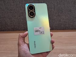 Unboxing Realme C67, Ponsel Rp 2 Jutaan Desain Kekinian
