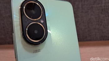 Kamera utama Realme C67 punya fitur 3x in-sensor zoom yang memanfaatkan 12 juta pixel di bagian tengah sensor 108MP tanpa mengorbankan kualitas gambar atau sudut pandang. Selain itu HP ini diberikan kemampuan 3x Portrait untuk mendapatkan hasil foto dengan bokeh yang baik, walaupun diambil dari jarak yang lebih jauh. Foto: detikINET/Josina