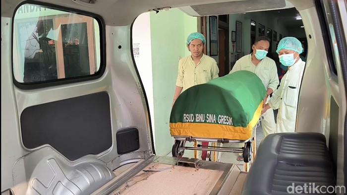Remaja gresik tewas berkelahi di parit