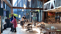 detikOto singgah ke rest area Hanyu Pasar Northbound yang terletak di jalan tol Tohoku Expressway. Singgahnya kami ke rest area ini dilakukan saat melakukan perjalanan darat bersama Subaru Indonesia dari prefektur Tokyo ke Gunma. Foto: Muhammad Hafizh Gemilang
