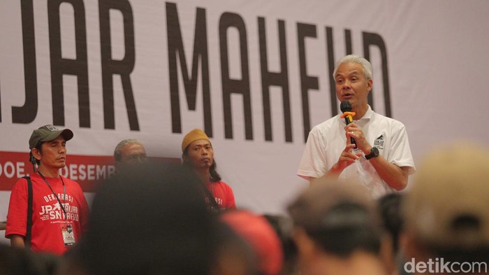 Ribuan Pesilat Deklarasikan Dukungan untuk Ganjar-Mahfud Ribuan anggota Jaringan Pencak Silat Nusantara (JPSN) mendeklarasikan dukungan untuk Ganjar-Mahfud di Pilpres 2024. Ganjar menghadiri deklarasi itu di Karanganyar.