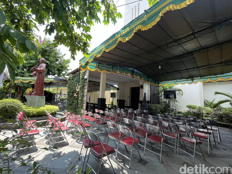 Suasana Gereja Katolik St. Antonius Padua Kotabaru, Jogja, Minggu (24/12/2023).