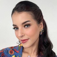 Tasya Farasya terlihat flawless dengan sentuhan complexion warna kulit yanh cerah. Perpaduan highlighter di beberapa area wajah dan blush pink memberikan efek yang lembut. Foto: Dok. Instagram Tasya Farasya