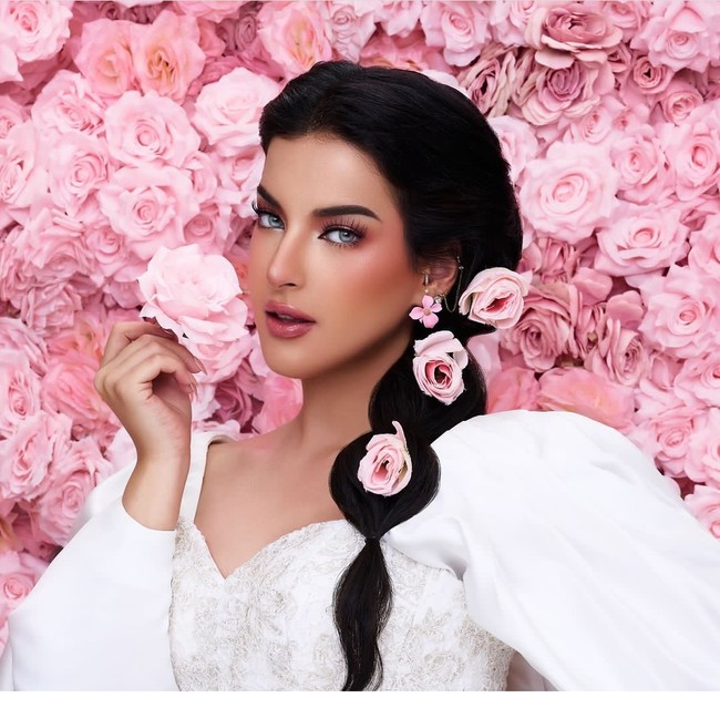 Sementara itu, Tasya Farasya dikenal sebagai pemengaruh kecantikan dan figur publik yang selalu tampil dengan makeup bold. Ia pun melakukan tantangan bertukar signature makeup dengan Nagita Slavina. Foto: Dok. Instagram Tasya Farasya
