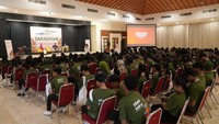 Direktur Jenderal Kebudayaan, Hilmar Farid, mengungkapkan kegiatan temu karya ini merupakan wadah bagi para siswa dan sekolah untuk berkolaborasi dalam seni kebudayaan.“Untuk itu kita perlu memperbanyak ruang-ruang kolaborasi dan interaksi untuk menggali kreativitas dari nilai-nilai budaya dan tradisi untuk mereka. Apalagi SMK Seni, yang core-nya adalah budaya itu sendiri,” ujar Dirjen Hilmar dalam keterangan resminya, Minggu (24/12/2023). (Foto: Kemdikbud)