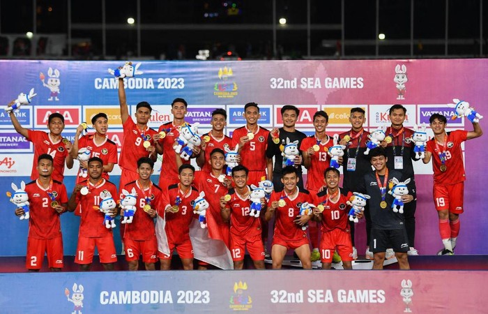 Tahun ini, timnas Indonesia meraih prestasi membanggakan di ajang SEA Games 2023. Timnas Indonesia mendapatkan medali emas sepakbola setelah puasa 32 tahun.
