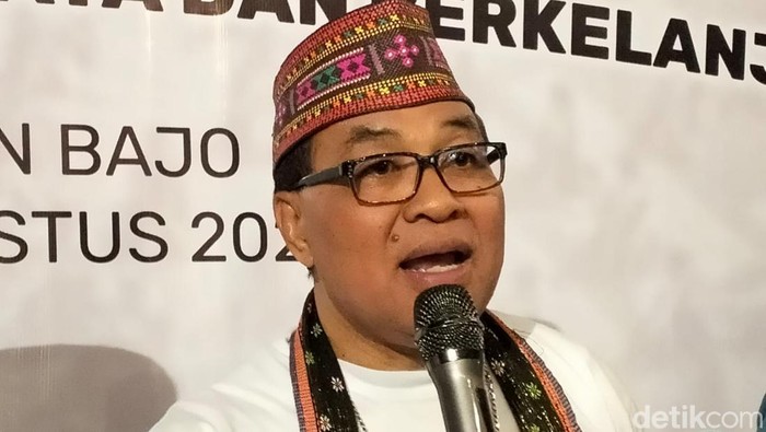 Uskup Ruteng Mgr. Siprianus Hormat.