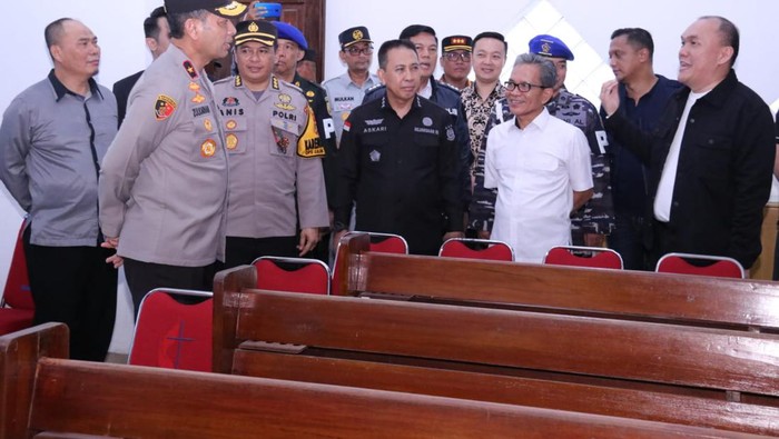 Wakapolda Sumsel, Brigjen M. Zulkarnain Meninjauan Beberapa Gereja di Kota Palembang