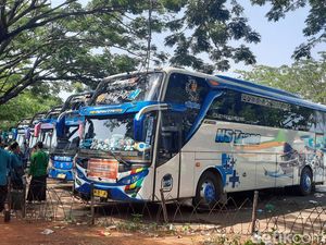 Makam Sunan Kudus Ramai Peziarah, Begini Kondisi Parkir Bakalan Krapyak