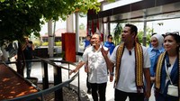 Rombongan pun menengok Sekolah Kebangsaan yang didirikan Zulhas.
