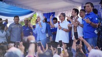 Dalam agenda di Lampung, Raffi dan Gigi pun tampak all out mengampanyekan PAN dengan berjoget PAN PAN PAN.