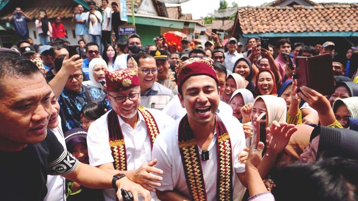 Ketua Umum PAN Zulkifli Hasan dan Putri Zulkifli Hasan mengajak Raffi Ahmad dan Nagita Slavina bernostalgia di rumah masa kecil Zulhas di Lampung.
