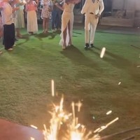 Ekspresi bahagia tampak jelas menghiasi wajah pasutri baru tersebut. Keduanya tak berhenti tertawa dan tersenyum, serta memamerkan kemesraan mereka. Foto: Instagram/@gonzalezamanda10