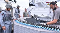 Sebelum melakukan uji fungsi senjata, terlebih dahulu para personel Bakamla RI dibekali pelatihan oleh tenaga ahli serta Dansatgas Kolonel Bakamla Davit Hastiadi untuk menggunakan senjata yang berasal dari  Aselsan-Turki tersebut.