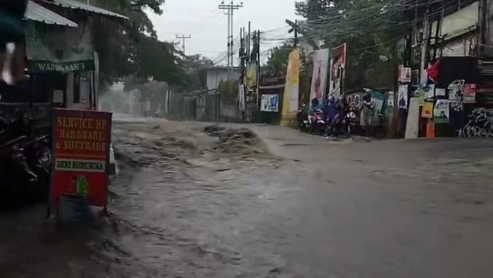 Banjir yang Terjadi di Beberapa Titik di sejumlah titik Kota Cimahi
