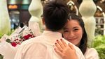 5 Potret Kebahagiaan Claudy Putri Dilamar Pacar
