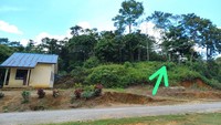 Penembakan terjadi pada Senin pukul 14.00 Wit di Kampung Bousha, sebanyak 10 kali tembakan dari arah depan Pos Satgas Pamtas. Pascapenembakan, kedua korban sempat dilarikan ke Rumah Sakit Pratama Kumurkek Kabupaten Maybrat. Sebelumnya terjadi peristiwa penembakan yang diduga dilakukan oleh oleh kelompok KKB di Pos Satgas.