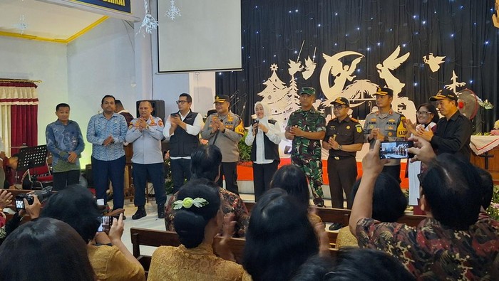 Forkopimda Mojokerto Raya saat melakukan pengamanan Natal.