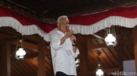 Ganjar meminta kader untuk berhati-hati lantaran banyak partai politik yang mengincar kota Sragen.