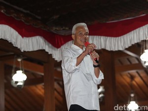 Ganjar Cerita Keluarga Pernah Terlilit Hutang Rentenir demi Pendidikan