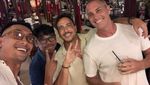 Gaya Keren Hamish Daud Hangout di Bali hingga Makan Bareng Keluarga