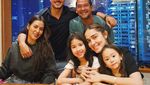 Gaya Keren Hamish Daud Hangout di Bali hingga Makan Bareng Keluarga