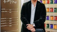 Pada suatu kesempatan Hamish Daud diundang oleh brand MontBlanc pada sebuah acara spesial. Dirinya juga berkesempatan untuk menyambangi kafe MontBlanc yang bergengsi. Foto: Instagram/hamishdw