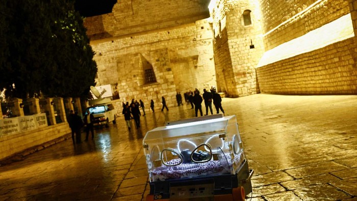 An installation by Rana Bishara shows a figure of baby Jesus, made by Sana Fara Bishara, inside an incubator in front the Church of the Nativity in support of Gaza, in Bethlehem, in the Israeli-occupied West Bank, December 24, 2023. REUTERS/Clodagh Kilcoyne