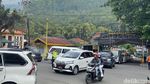 Jalur Menuju Wisata Telaga Sarangan Padat Merayap