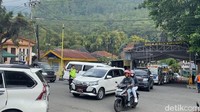 Kepolisian menyebutkan data hari ini di wisata Telaga Sarangan mencapai 7 ribu pengunjung.