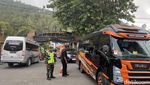 Jalur Menuju Wisata Telaga Sarangan Padat Merayap