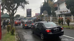 Jalur Menuju Wisata Telaga Sarangan Padat Merayap
