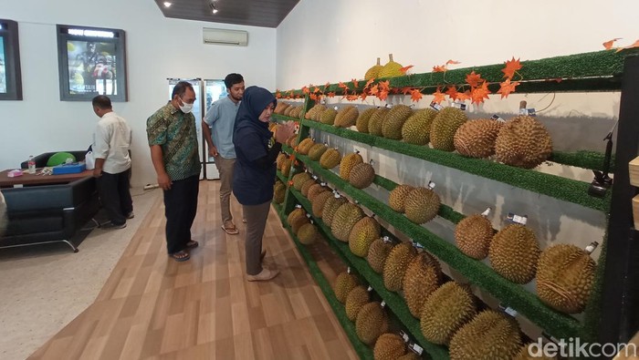 Kafe Duren Si Legit yang menyediakan berbagai jenis buah durian
