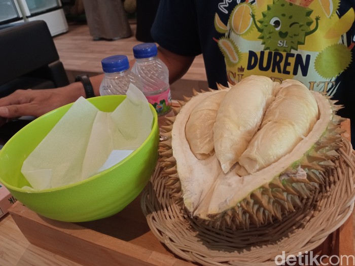 Kafe Duren Si Legit yang menyediakan berbagai jenis buah durian